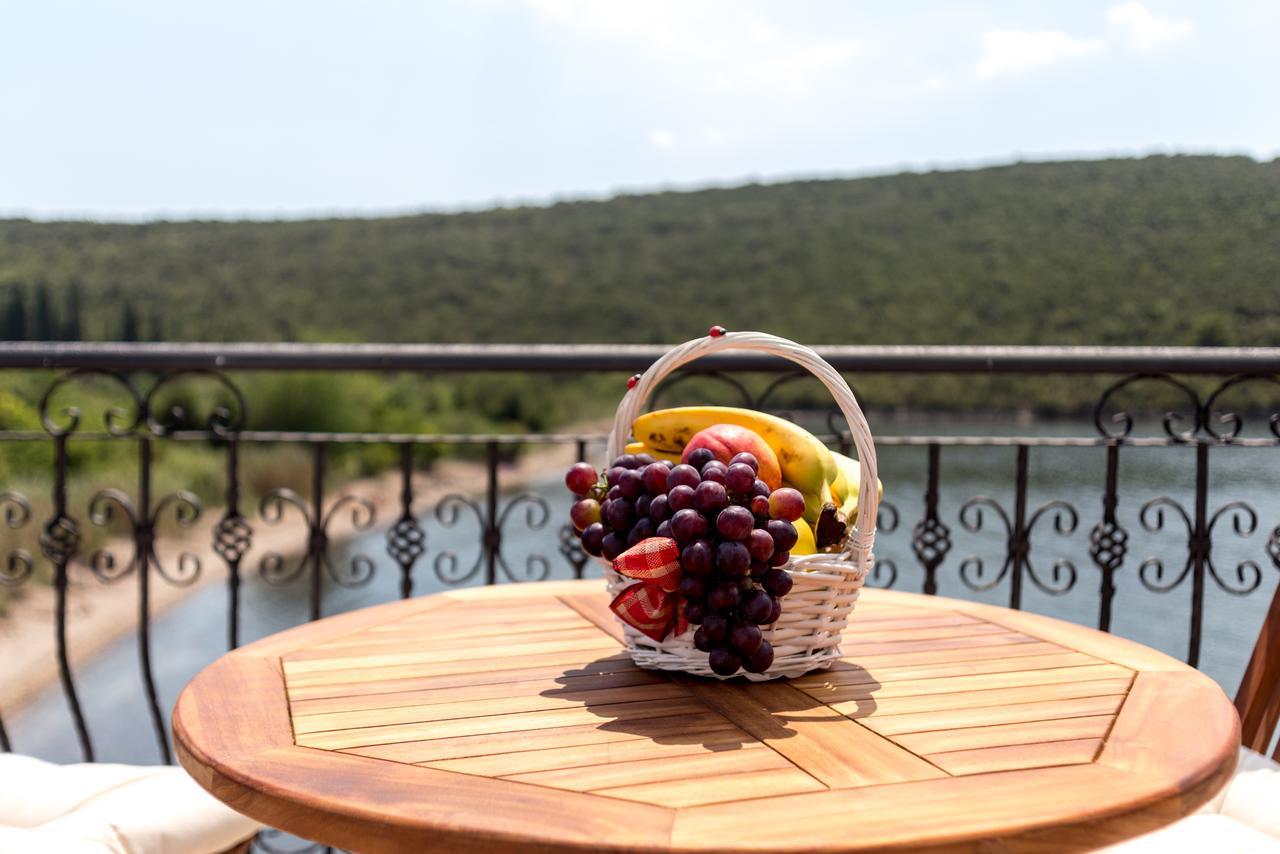 Villa San Apartments Tivat Kültér fotó