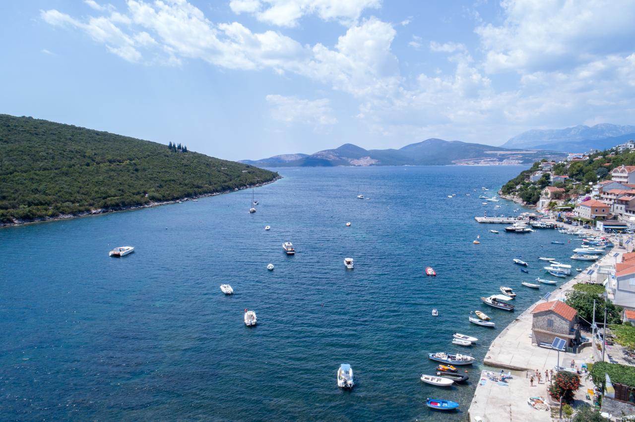 Villa San Apartments Tivat Kültér fotó