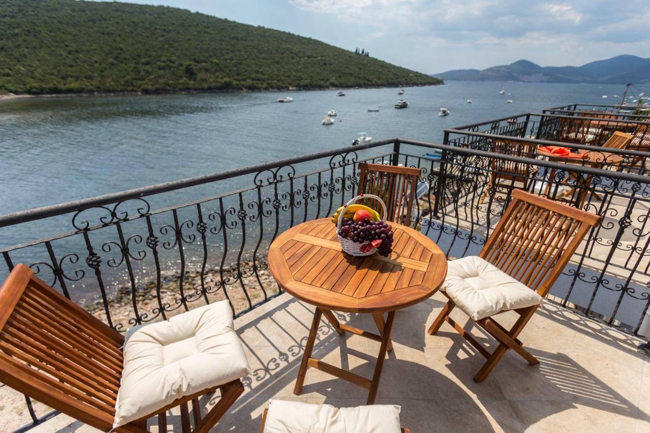 Villa San Apartments Tivat Kültér fotó