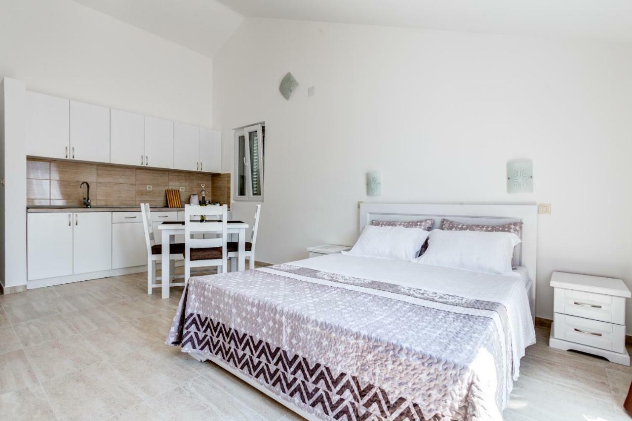 Villa San Apartments Tivat Kültér fotó