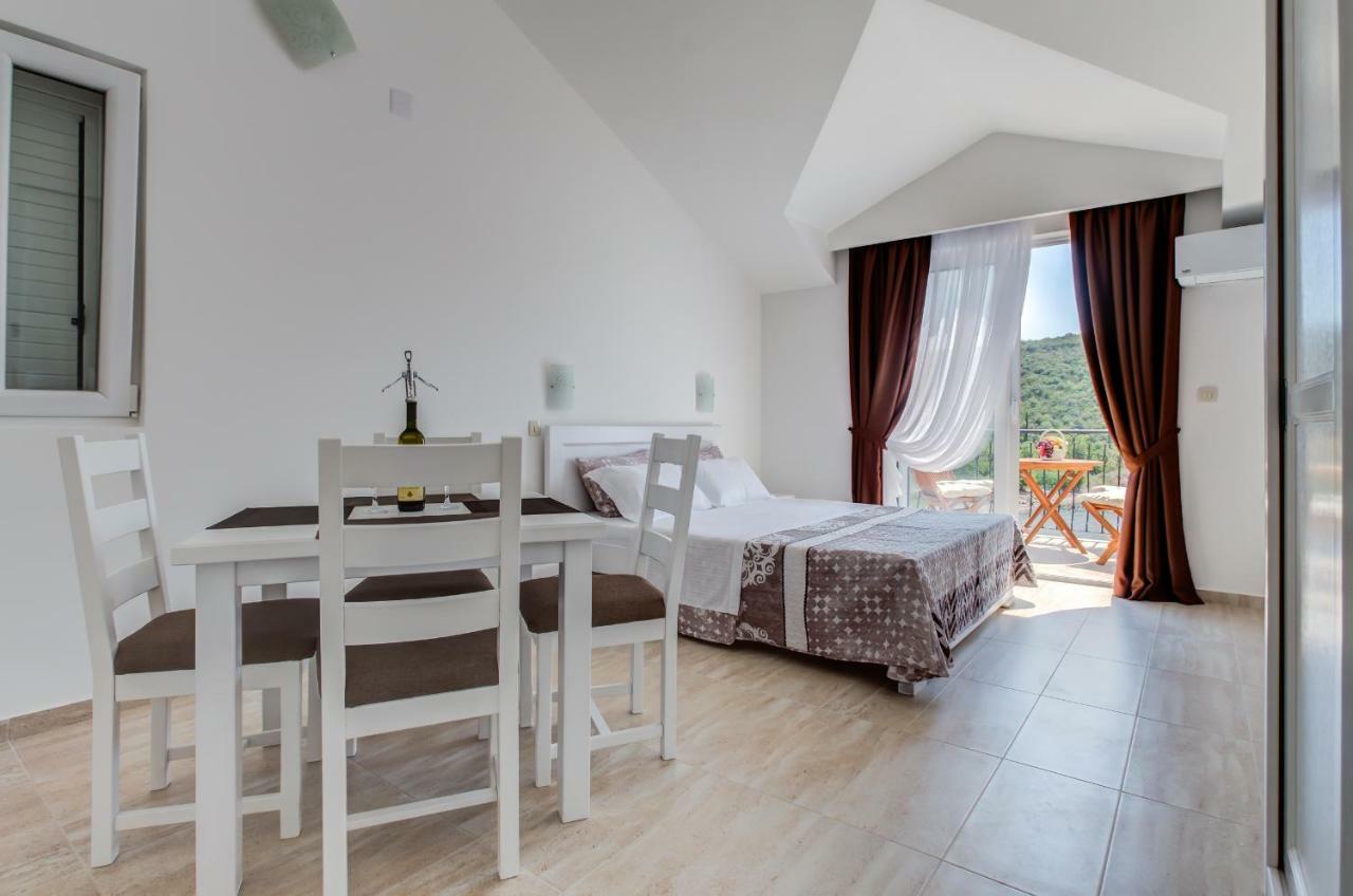 Villa San Apartments Tivat Kültér fotó