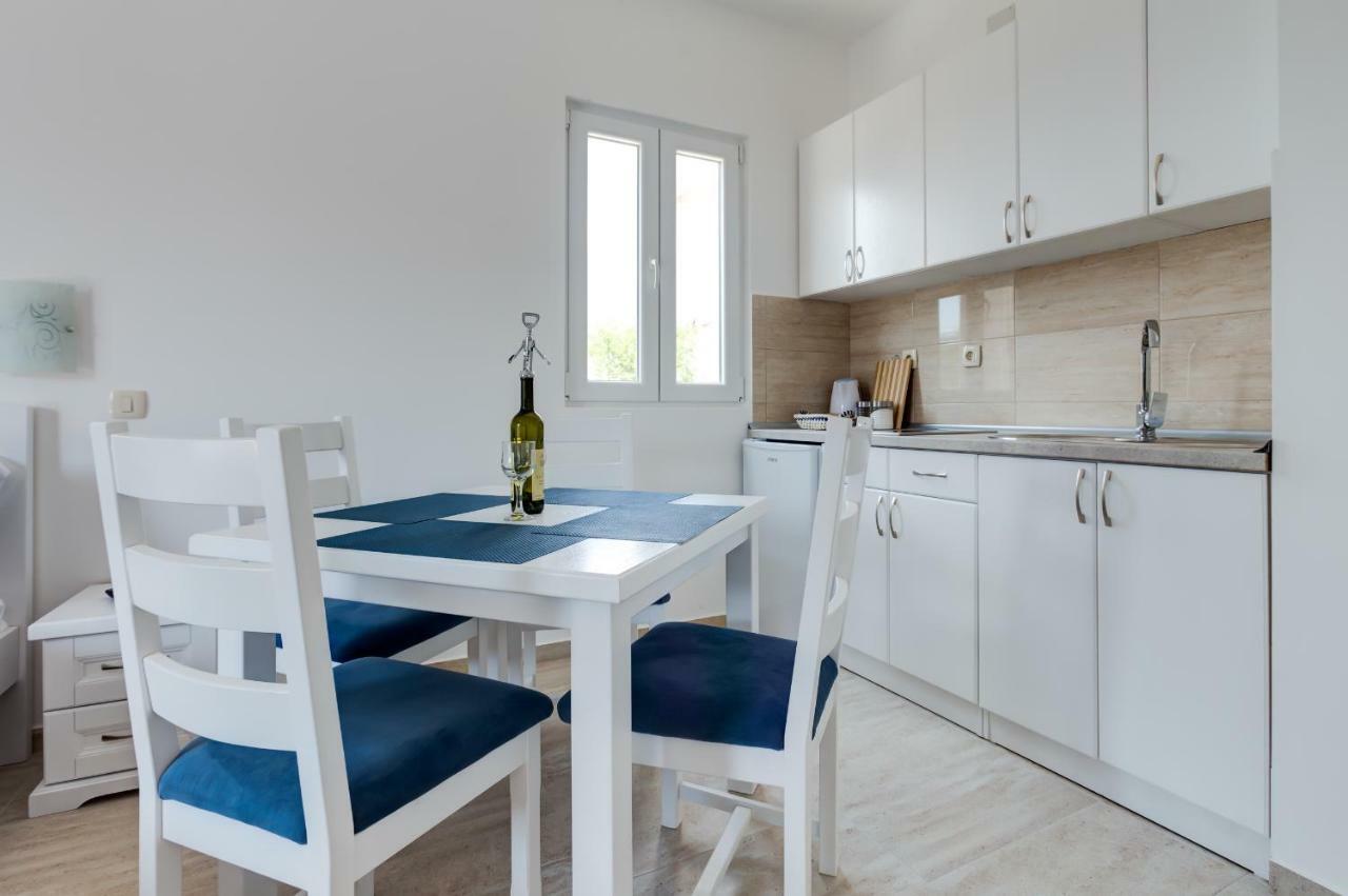 Villa San Apartments Tivat Kültér fotó