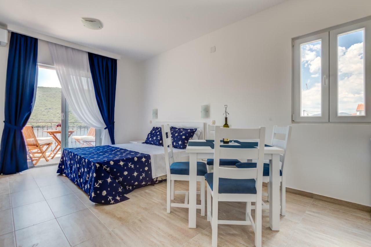 Villa San Apartments Tivat Kültér fotó
