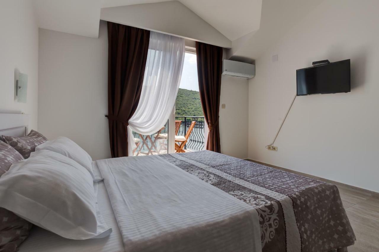 Villa San Apartments Tivat Kültér fotó
