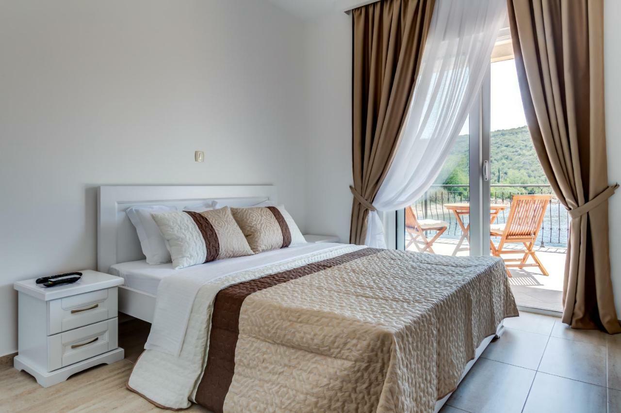Villa San Apartments Tivat Kültér fotó