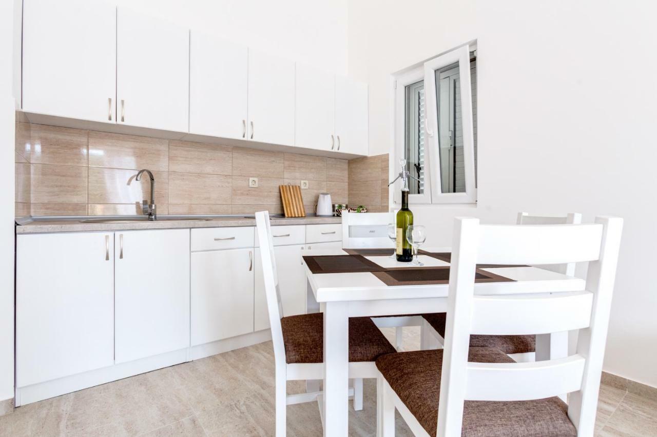 Villa San Apartments Tivat Kültér fotó