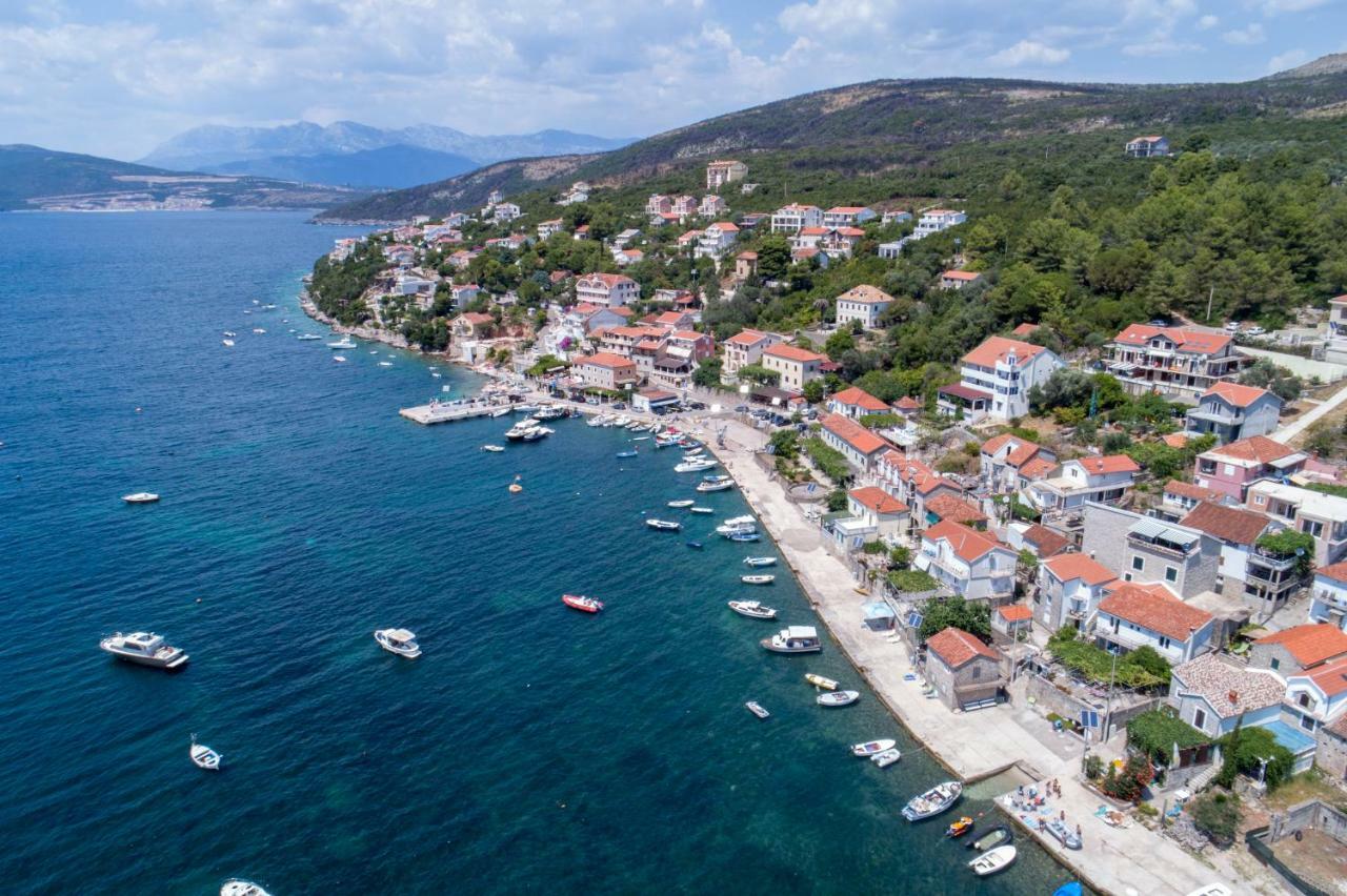 Villa San Apartments Tivat Kültér fotó